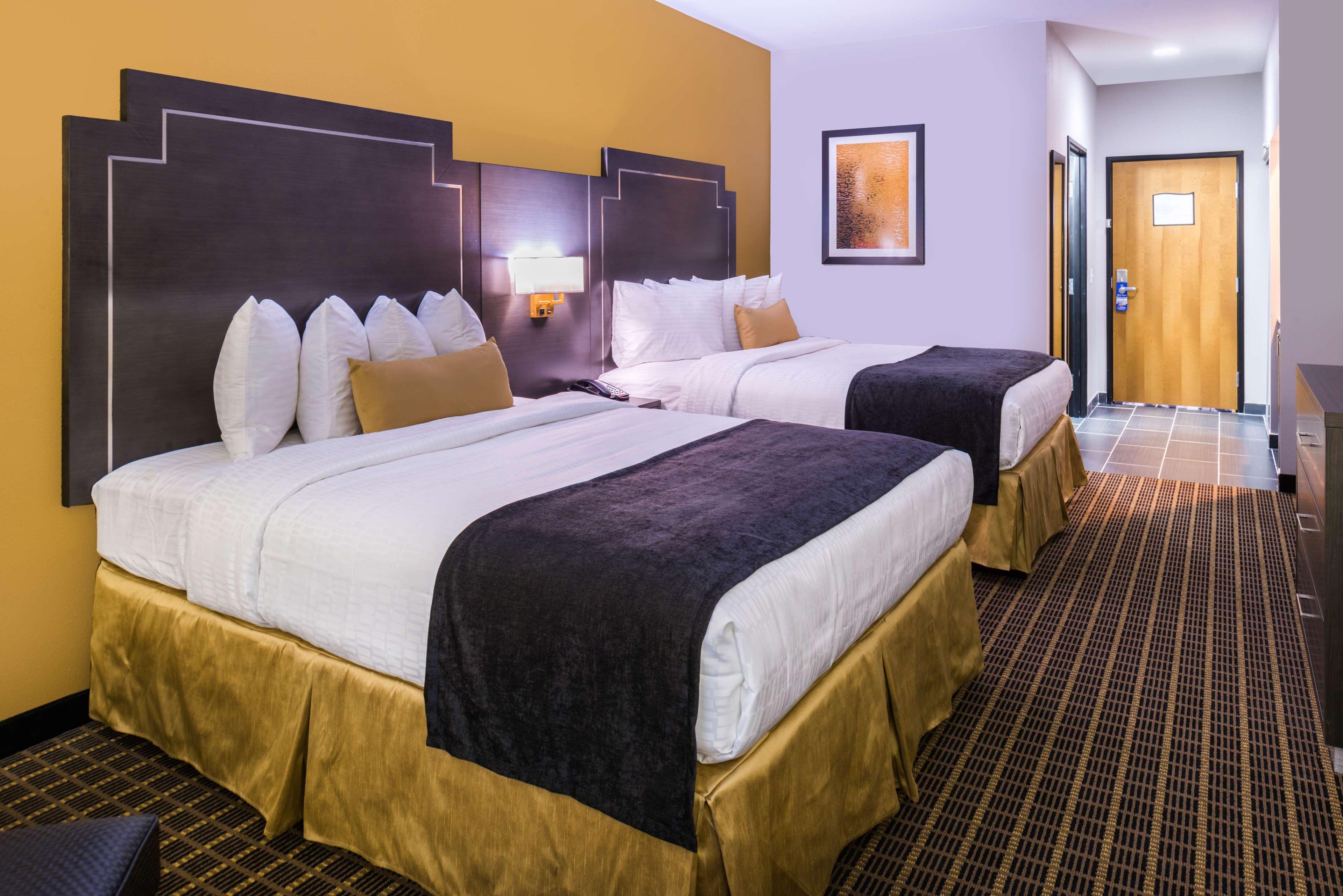 Best Western Plus Regency Park Walker Exterior photo